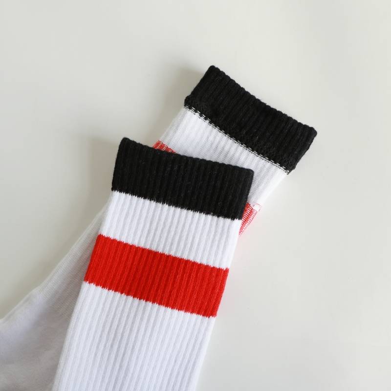 Fußballsocken, weiß, mit schwarz-weiß-roten Streifen / White soccer socks